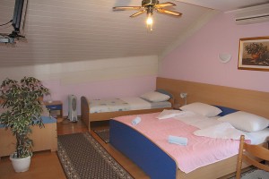 Soba Exclusive - trokrevetna i četverokrevetna - Apartments Zagreb